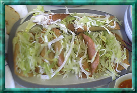 Tacos dorados de pollo（タコス　ドラドス　デ　ポージョ） 